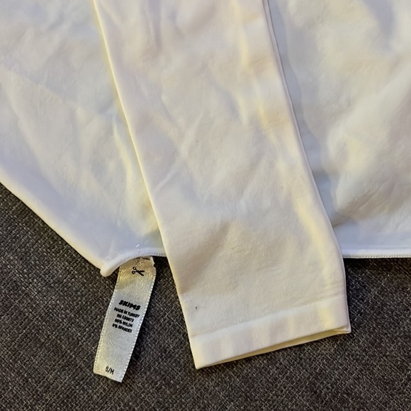 Skims Essential Mock Neck Long Sleeve Bodysuit - Picture 5 of 8